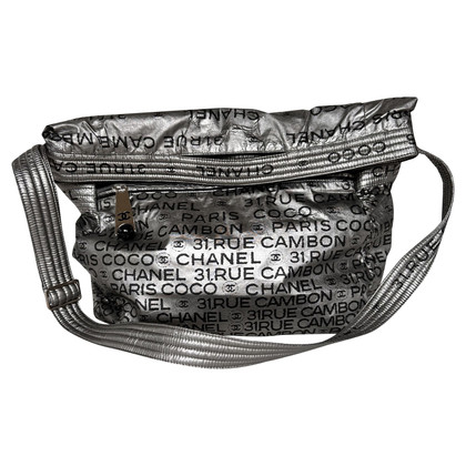 Chanel Umhängetasche in Silbern