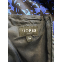 Hobbs Robe sans manches en soie bleue et noire