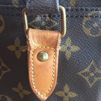 Louis Vuitton Umhängetasche aus Monogram Canvas