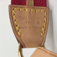Louis Vuitton Pochette Patent leather in Fuchsia