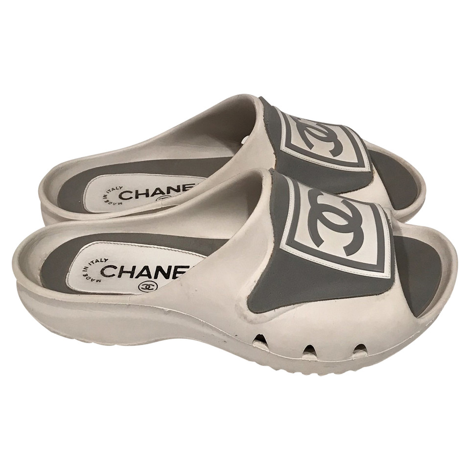 Chanel mulets