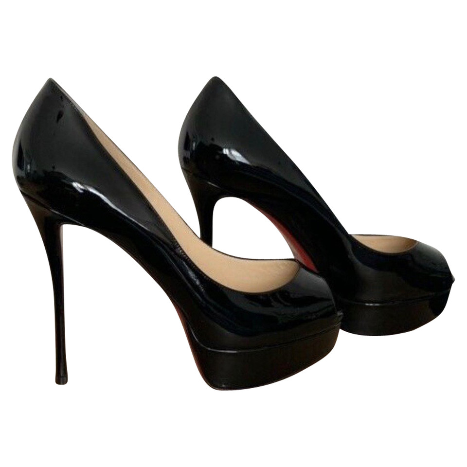 Christian Louboutin Pumps/Peeptoes Lakleer in Zwart