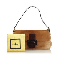 Fendi Baguette Bag Micro aus Pelz in Braun