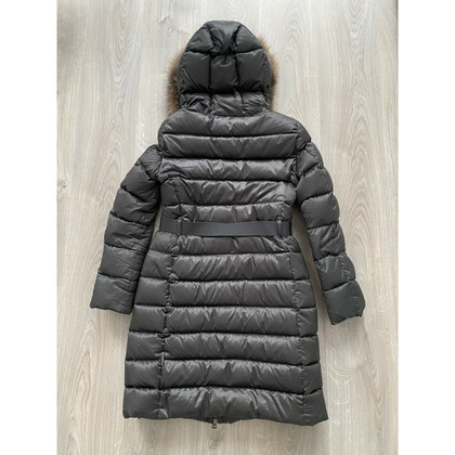 Moncler Jacke/Mantel aus Pelz in Grau