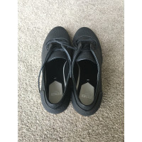 Fendi Chaussures à lacets en gris