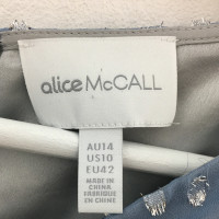 Alice Mc Call Vestire con il modello