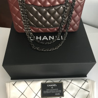 Chanel Classic Flap Bag Medium in Pelle in Bordeaux