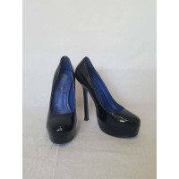 Yves Saint Laurent pumps in patent leather