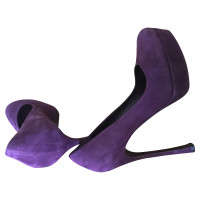 Yves Saint Laurent Pumps/Peeptoes aus Wildleder in Violett