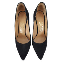 Salvatore Ferragamo pumps en daim