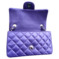 Chanel Classic Flap Bag New Mini aus Leder in Violett