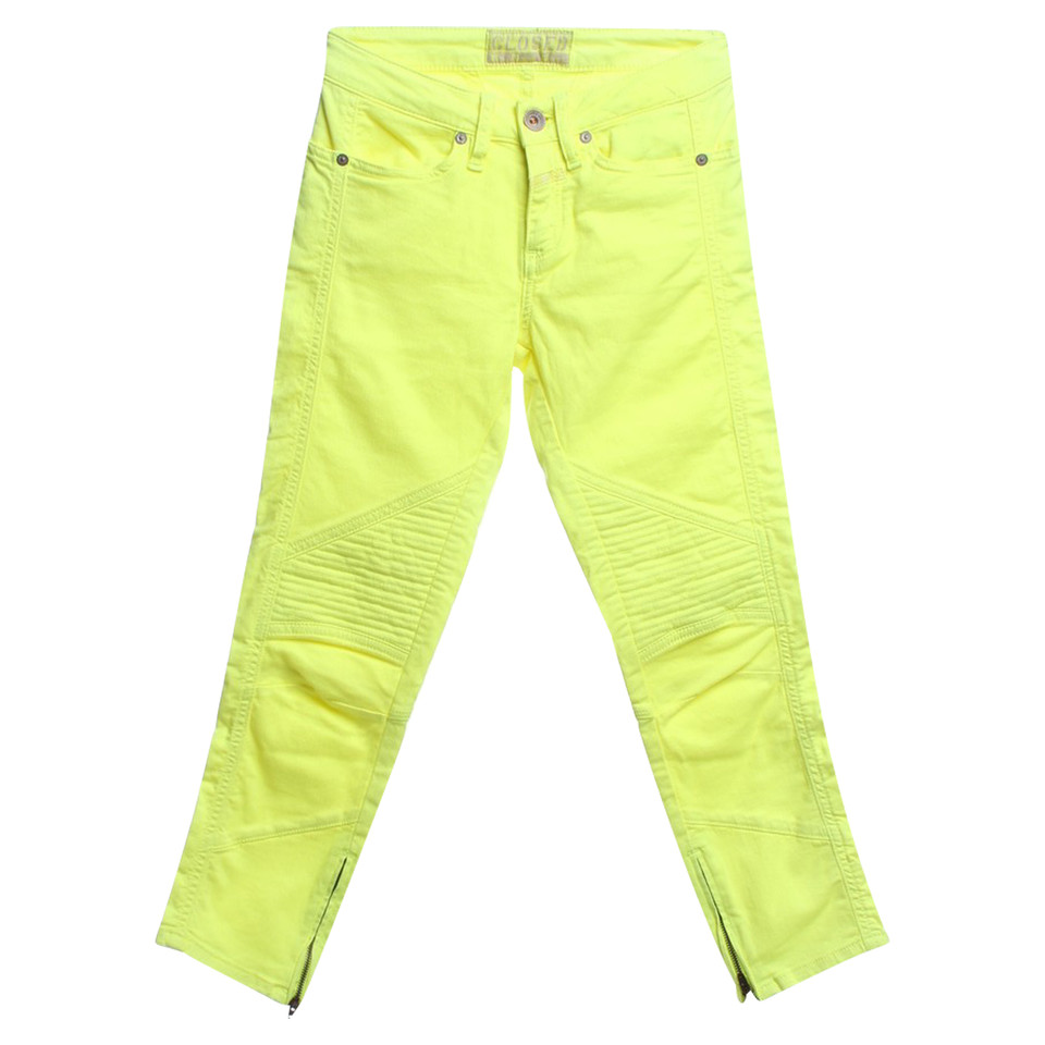 Closed trousers in neon yellow