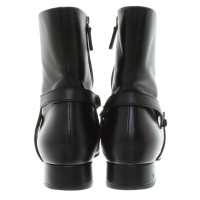 Gucci Stiefel mit Gliederkette