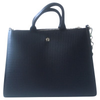 Aigner Handtasche aus Leder in Schwarz