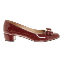 Salvatore Ferragamo Pumps in Bordeaux