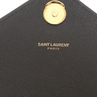 Saint Laurent Monogram Envelope Chain Wallet aus Leder in Schwarz