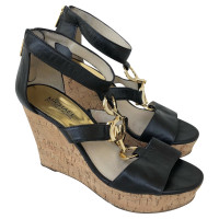 Michael Kors Wedges aus Leder in Schwarz