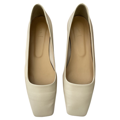 Aeyde Slippers/Ballerinas Leather in Cream