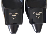 Prada Décolleté/Spuntate in Pelle in Nero