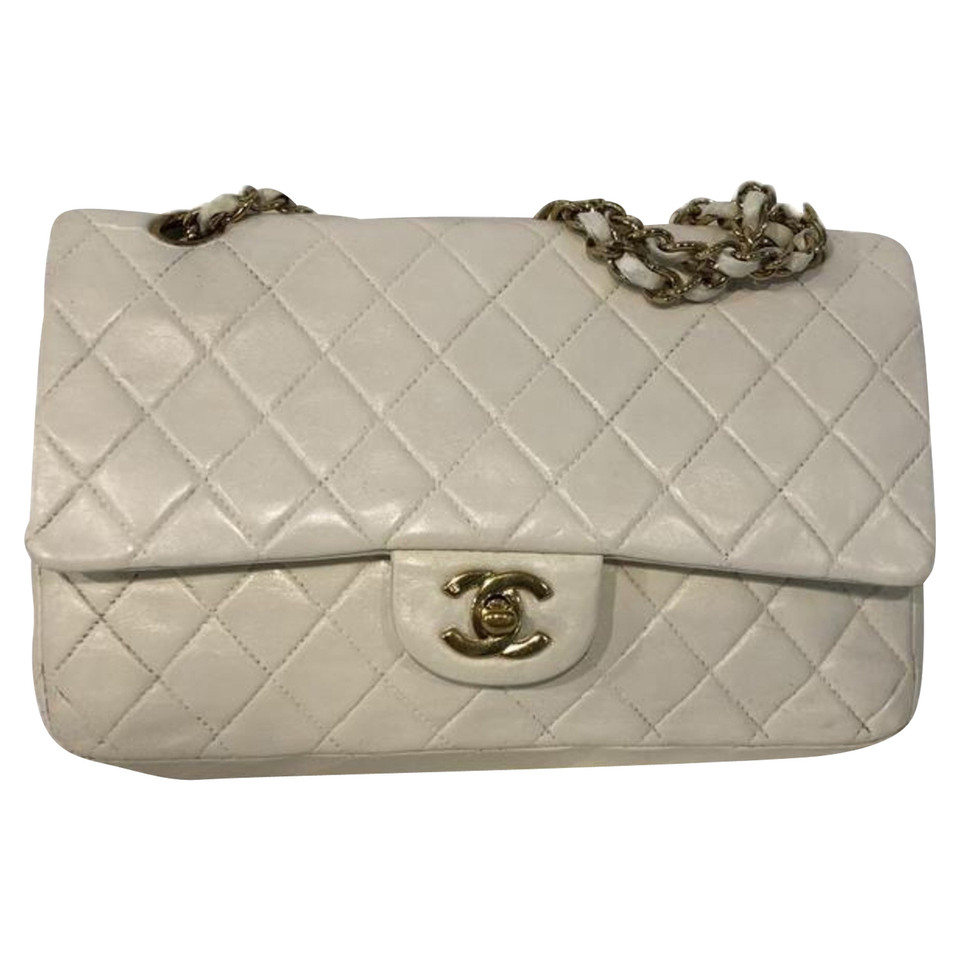 Chanel Classic Flap Bag Medium en Cuir en Blanc