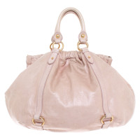 Miu Miu Handtasche aus Leder in Beige