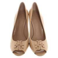 Tory Burch Wedges aus Lackleder in Nude