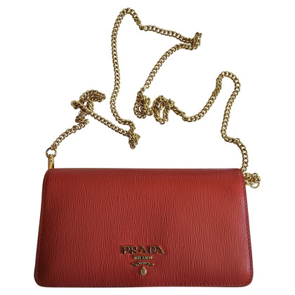 Prada Handtasche aus Leder in Rot