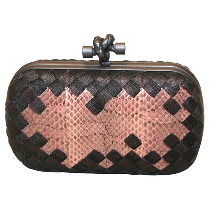 Bottega Veneta Knot Clutch Leather in Black