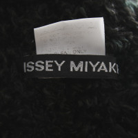 Issey Miyake Schal in Schwarz/Grün