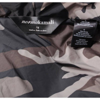 Norma Kamali Mantel im Camouflage-Look