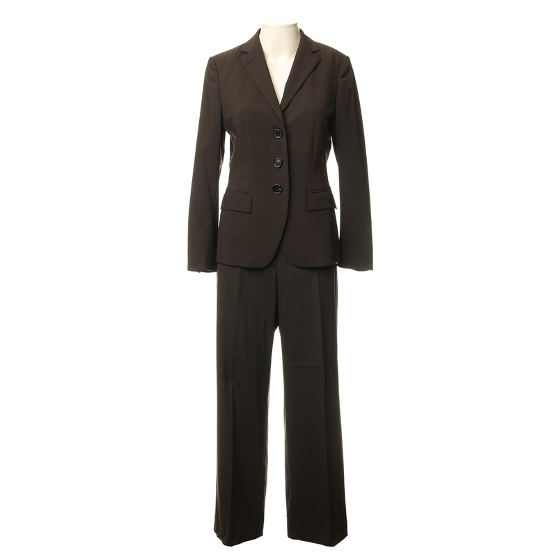 René Lezard Suit in Bruin