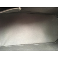 Louis Vuitton Handtasche aus Lackleder in Grau