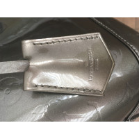 Louis Vuitton Handtasche aus Lackleder in Grau
