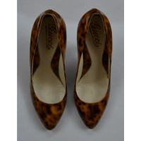 Gucci Pelle verniciata pumps con motivo leopardo