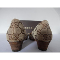 Gucci Guccissima pumps avec logo GG doré