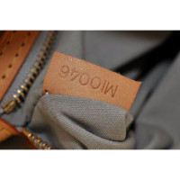 Louis Vuitton Reade PM aus Lackleder in Creme
