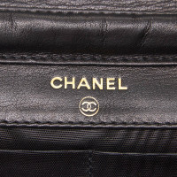 Chanel Portafoglio in pelle verniciata su catena