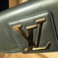 Louis Vuitton Sobe Clutch aus Lackleder in Grau