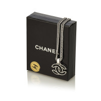 Chanel Collana con pendente logo