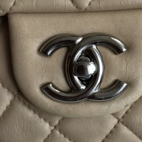 Chanel Classic Flap Bag Maxi in Pelle in Beige