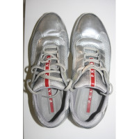 Prada Sneakers in Grau/Silber