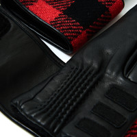 Chanel Gloves in black / red