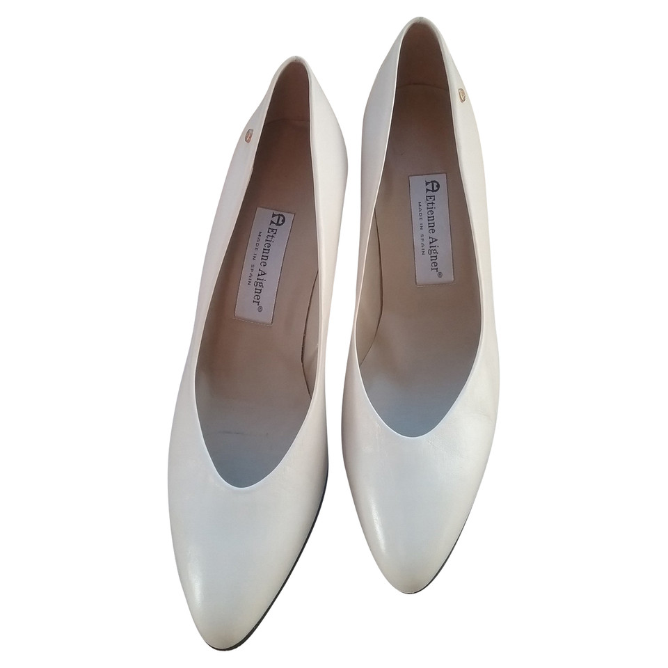Aigner Pumps/Peeptoes Leather in Cream