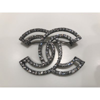 Chanel Spilla con logo CC