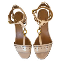 Chloé Sandals Patent leather in Beige