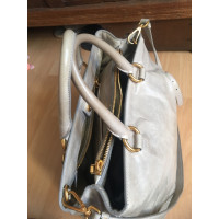 Prada handtasche in Grau