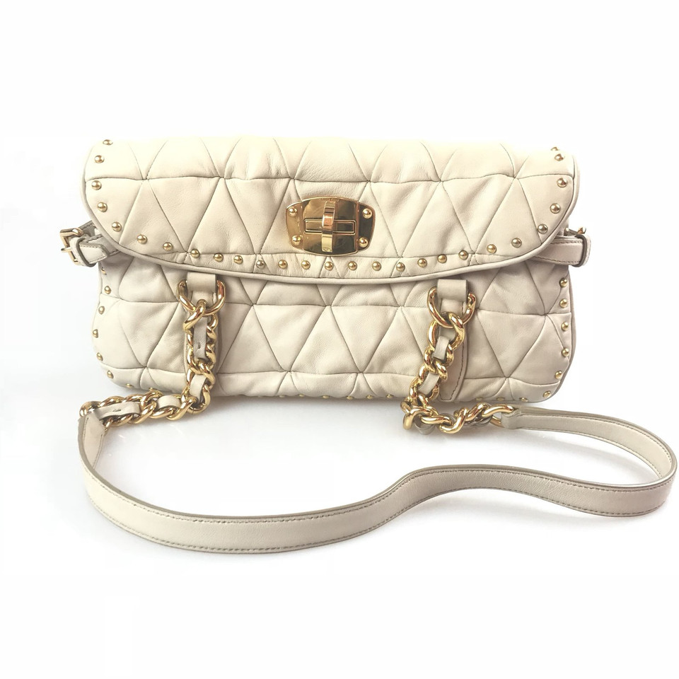 Miu Miu Schultertasche in Beige