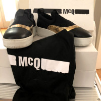 Mc Q Alexander Mc Queen Slip Ons in Schwarz/Gold