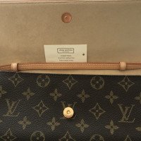 Louis Vuitton Pochette Métis 25 aus Leder in Braun