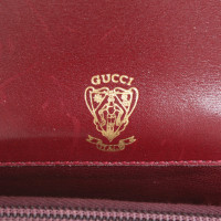 Gucci Schultertasche in Bordeauxrot